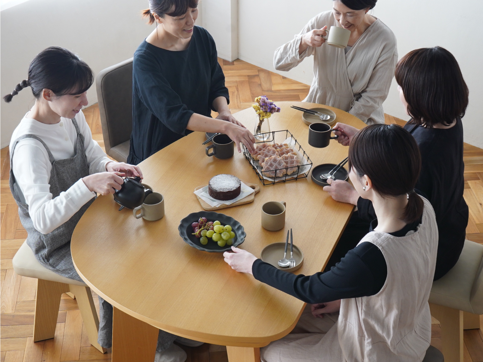 やさしい暮らし-SHUNO（シュノ）収納付き 変形ダイニングテーブル150 大人数で囲む