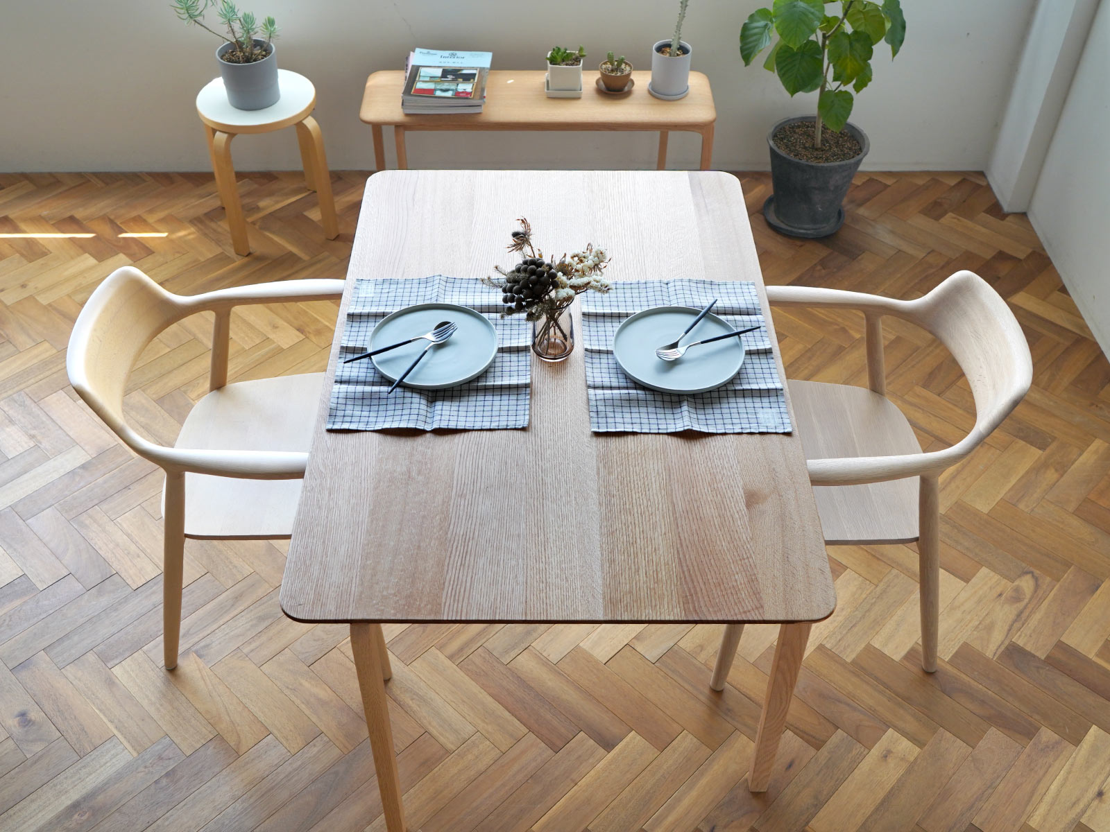 DENTO 伝統工芸 LISCIO（リッショ） ダイニングテーブル 4人掛け 126×84 オーク 無垢材3
