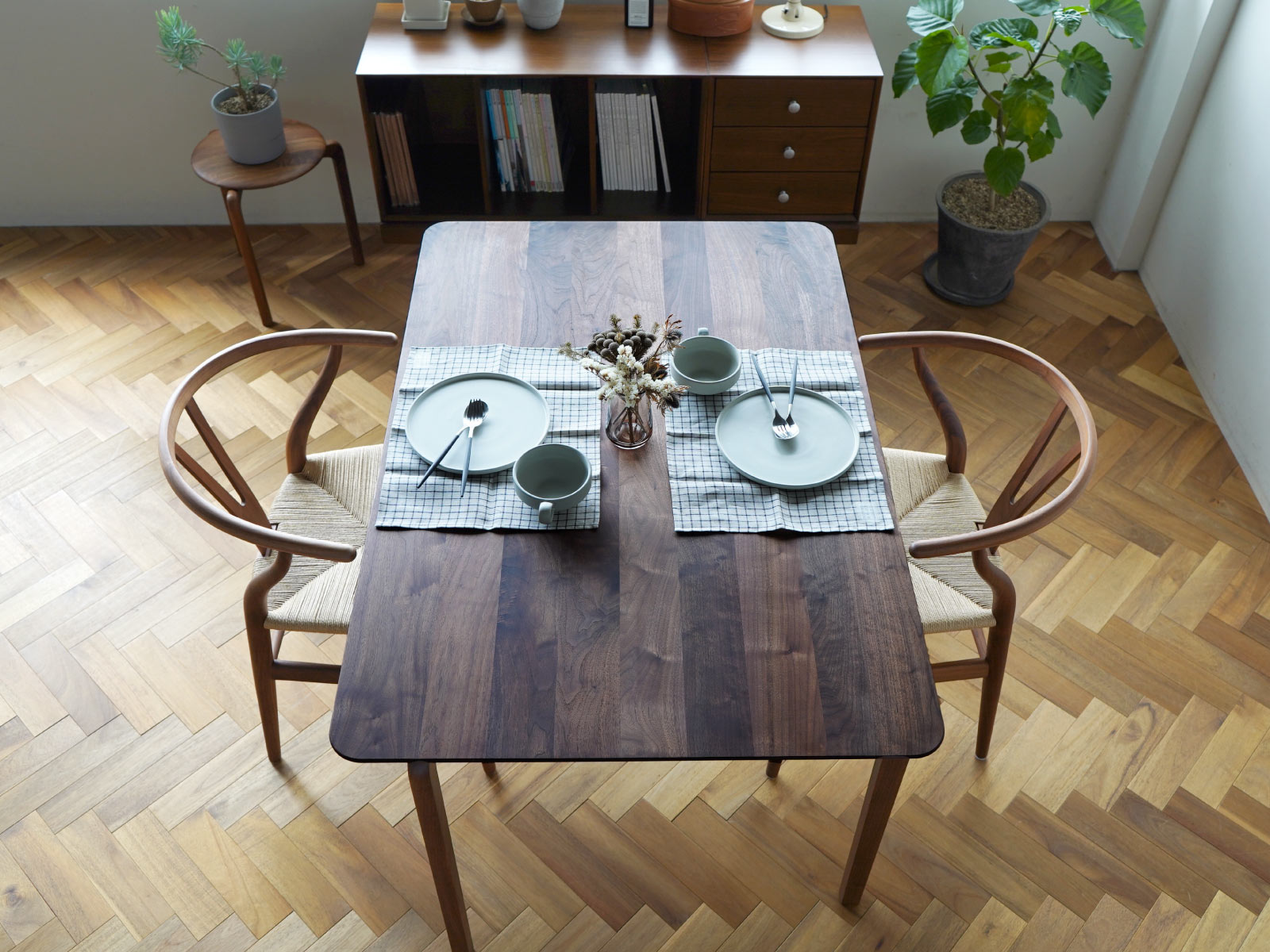DENTO 伝統工芸 LISCIO（リッショ） ダイニングテーブル 4人掛け 126×84 ウォールナット 無垢材3