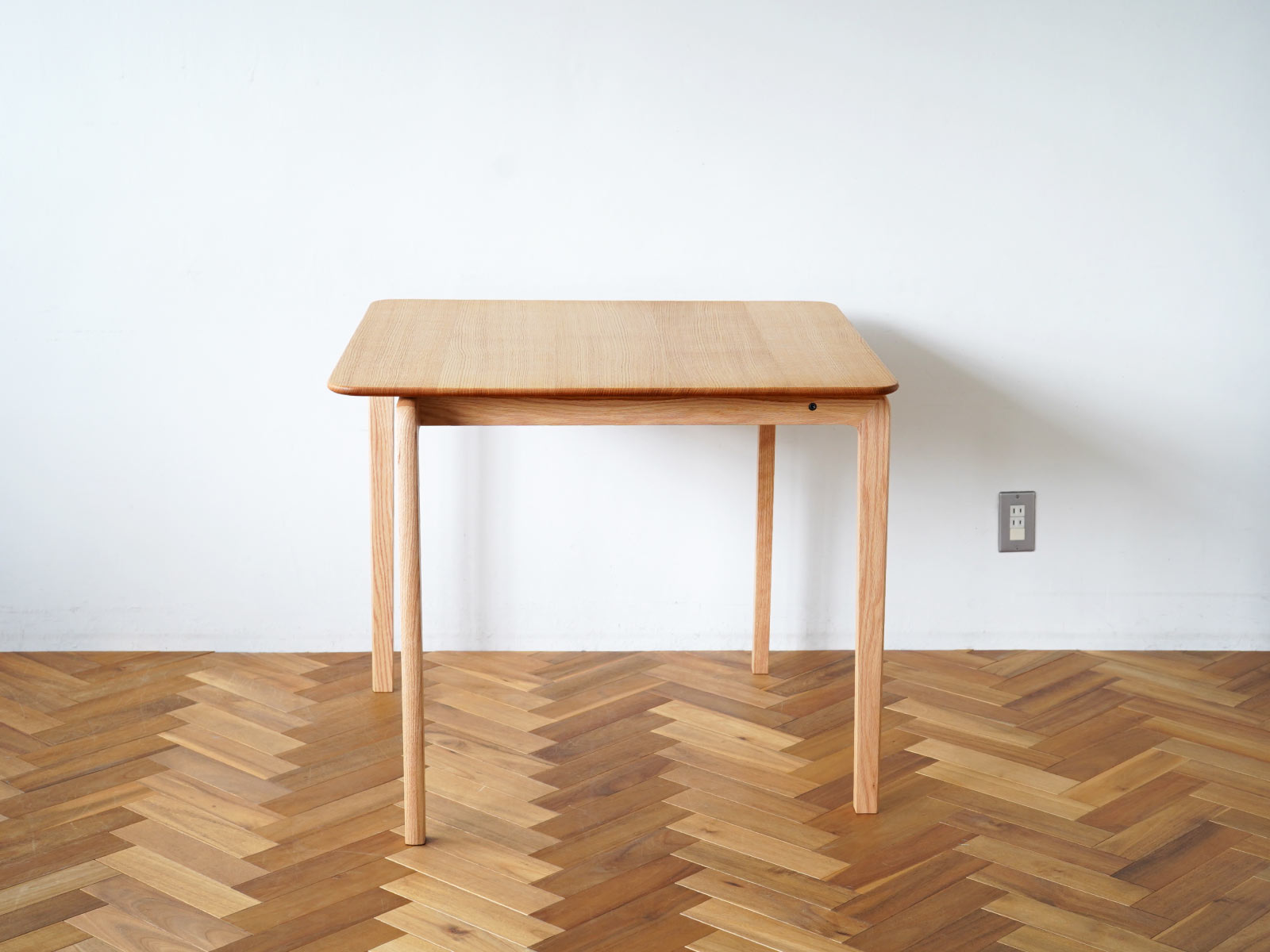 DENTO 伝統工芸 LISCIO（リッショ） ダイニングテーブル 84×84 オーク 無垢材7