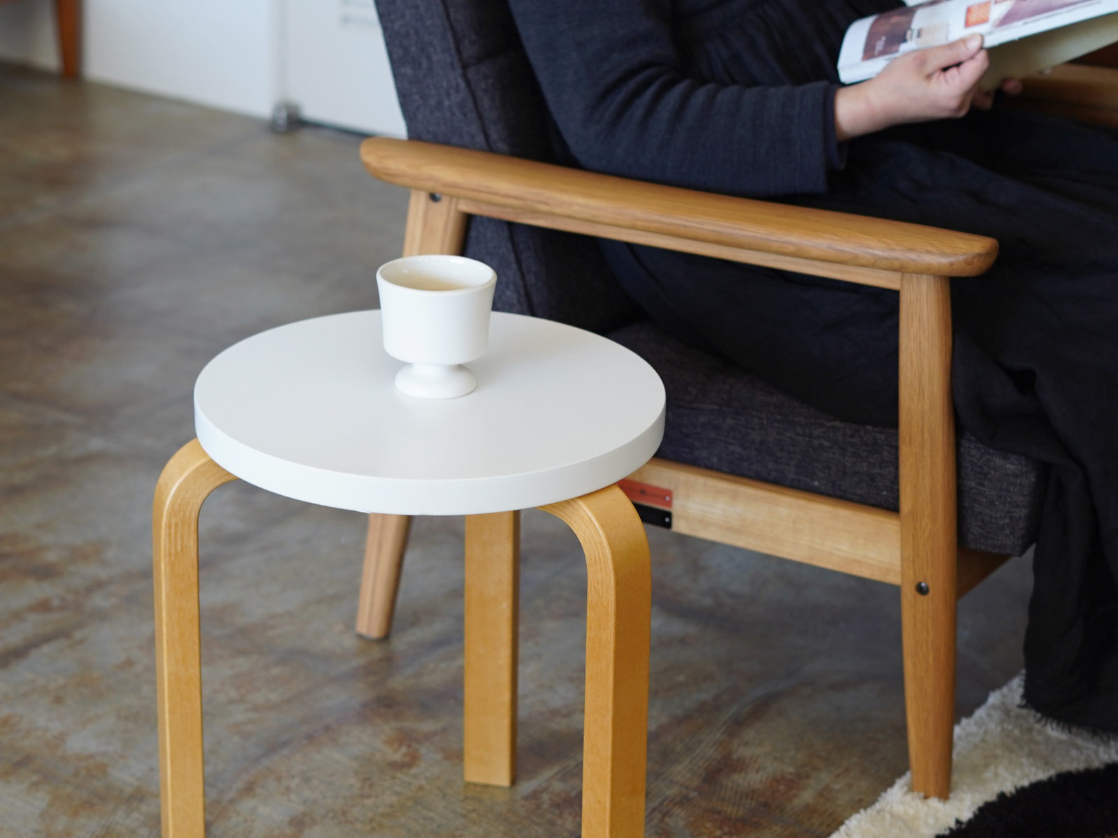 ほぼ新品 artek 3本脚 stool 60 ハニーホワイト-