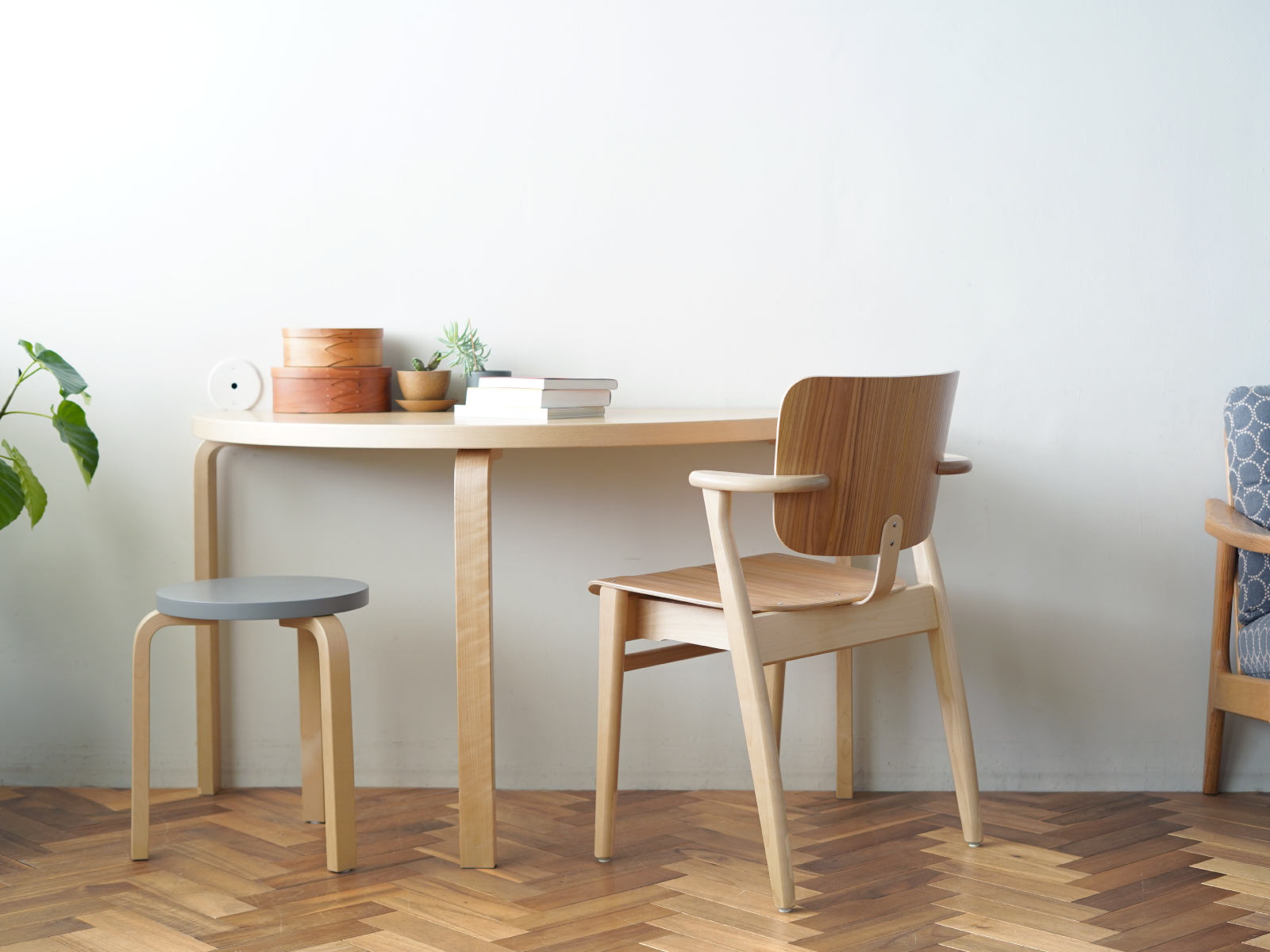 artek (アルテック) 95テーブル W120×D60×H72cm 半円形 / ホワイトラミネート