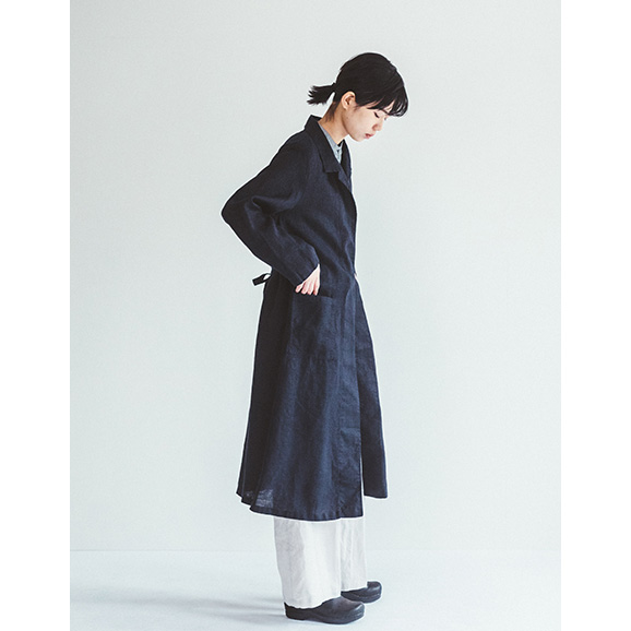 【2022秋物】 fog linen work（フォグリネンワーク） シェリル ラップコート ネイビー [LWA489-104]03