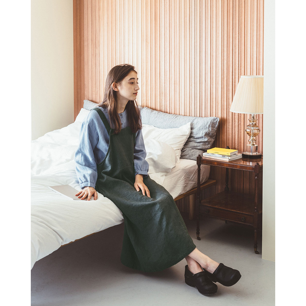 【2022冬物 / at home】 fog linen work（フォグリネンワーク） ジェン エプロンドレス グリーブルー [LWA508-2307]01