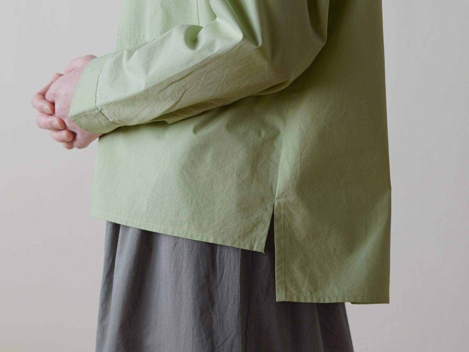 あっこたん×キナル×miiThaaiiあっこたんと作る理想のお洋服るんるんシャツメローネグリーン裾スリット