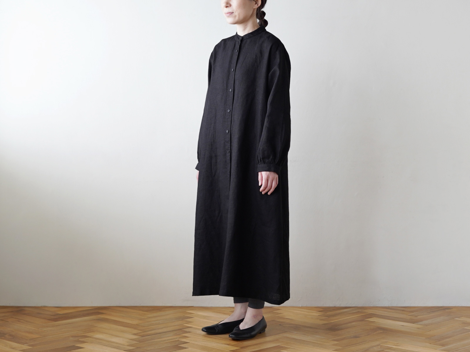  ■キナル別注■ fog linen work（フォグリネンワーク） バンドカラーシャツワンピース ブラック ［ZKINARU407-17］シルエット1